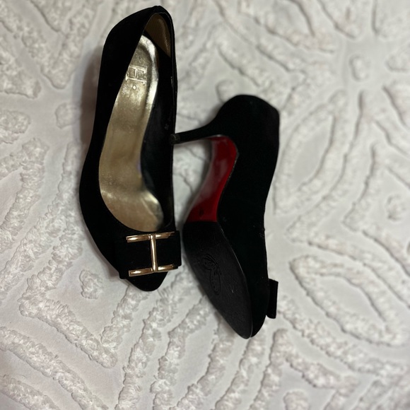 H high heel , color black, size 6 . - Picture 2 of 3